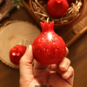 شمع انار گندمی ۶ سانت در دست