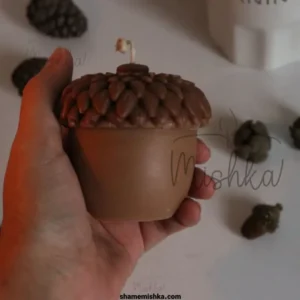 عکس شاخص محصول شمع بلوط در دست