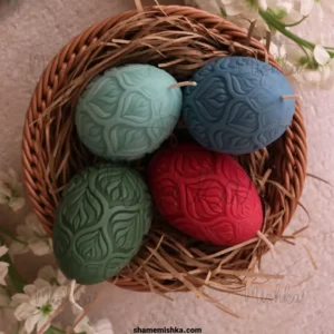 عکس شاخص محصول شمع تخم مرغ طرح برگ در جهار رنگ مختلف در لانه پرنده