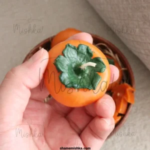 عکس محصول شمع خرمالو در دست